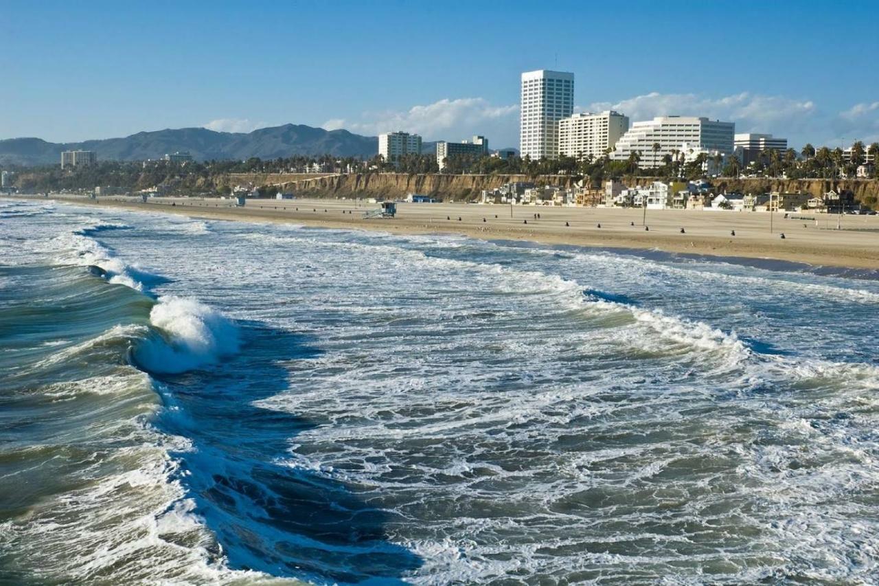 Apartment 2bdr & Parking 5-10min To Santa Monica Pier Los Angeles