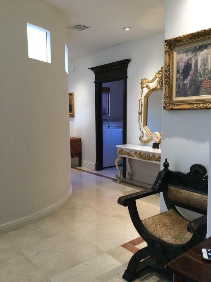 Entire Second Flr - Santa Monica Luxury