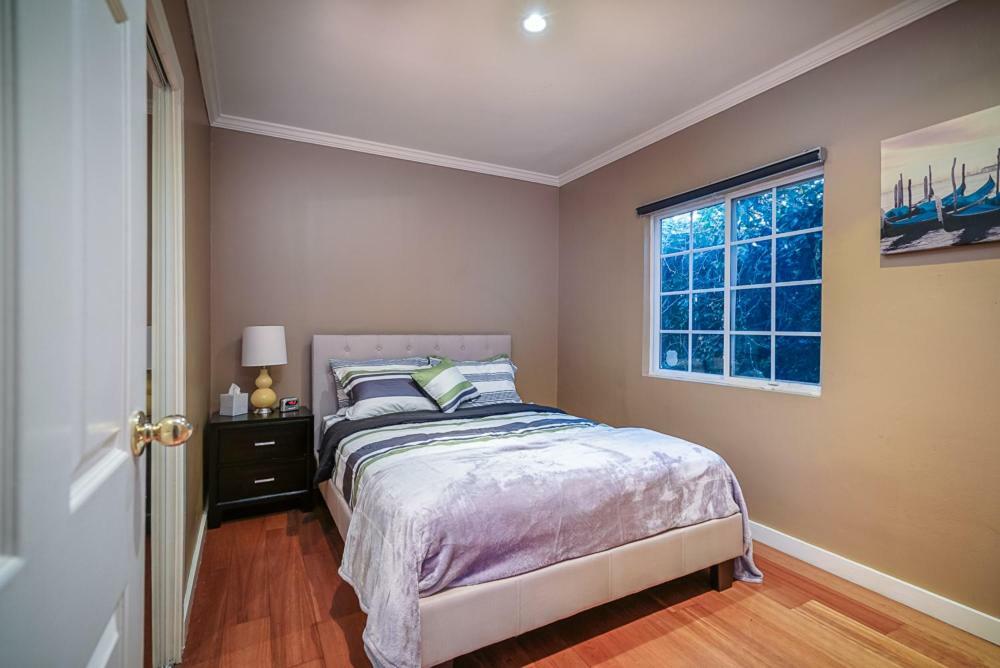 Stylish 2 Bed & 2 Bath At The Heart Of Hollywood With Free Parking - One Car Only Apartamento