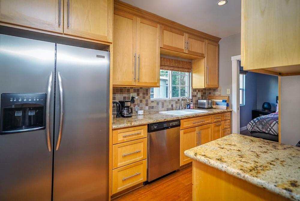 Stylish 2 Bed & 2 Bath At The Heart Of Hollywood With Free Parking - One Car Only * Los Angeles