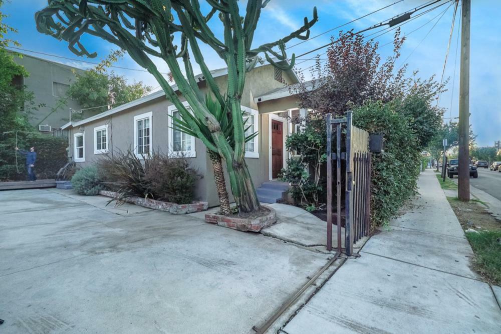 Stylish 2 Bed & 2 Bath At The Heart Of Hollywood With Free Parking - One Car Only