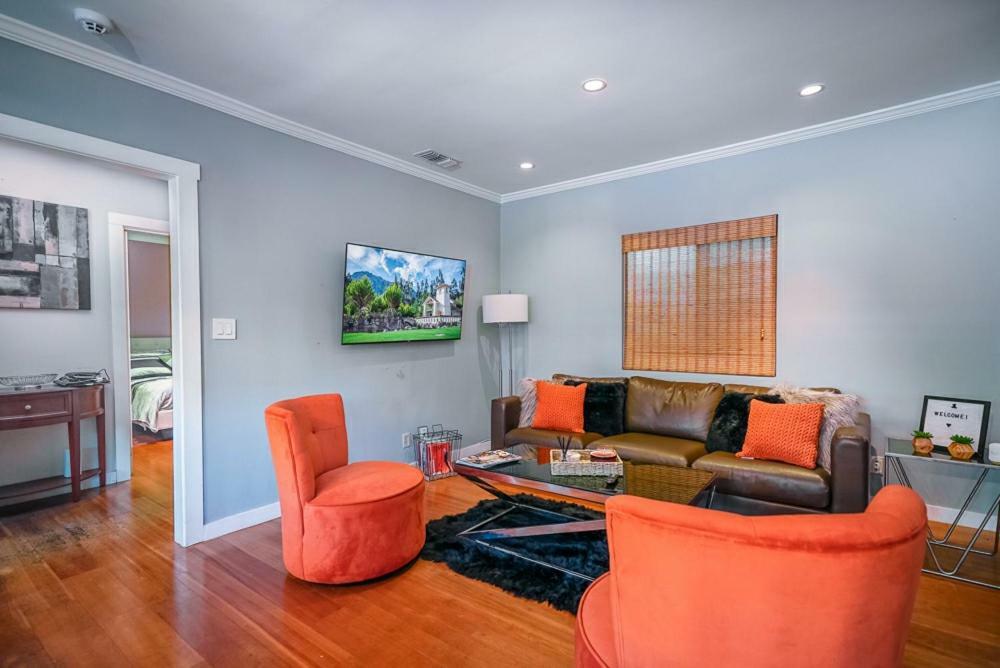 Stylish 2 Bed & 2 Bath At The Heart Of Hollywood With Free Parking - One Car Only Apartamento