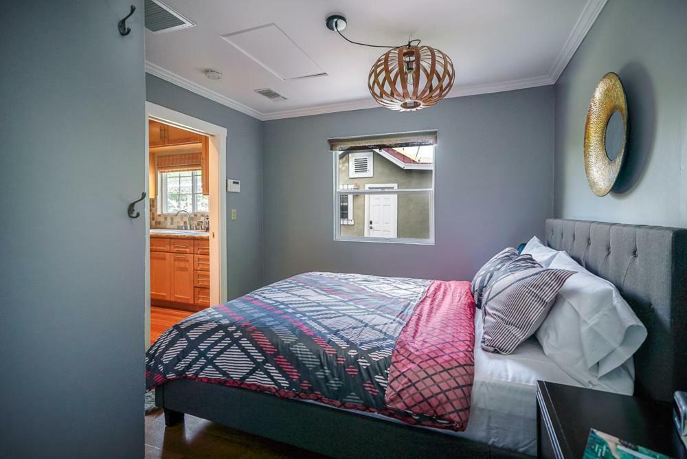 Stylish 2 Bed & 2 Bath At The Heart Of Hollywood With Free Parking - One Car Only Apartamento