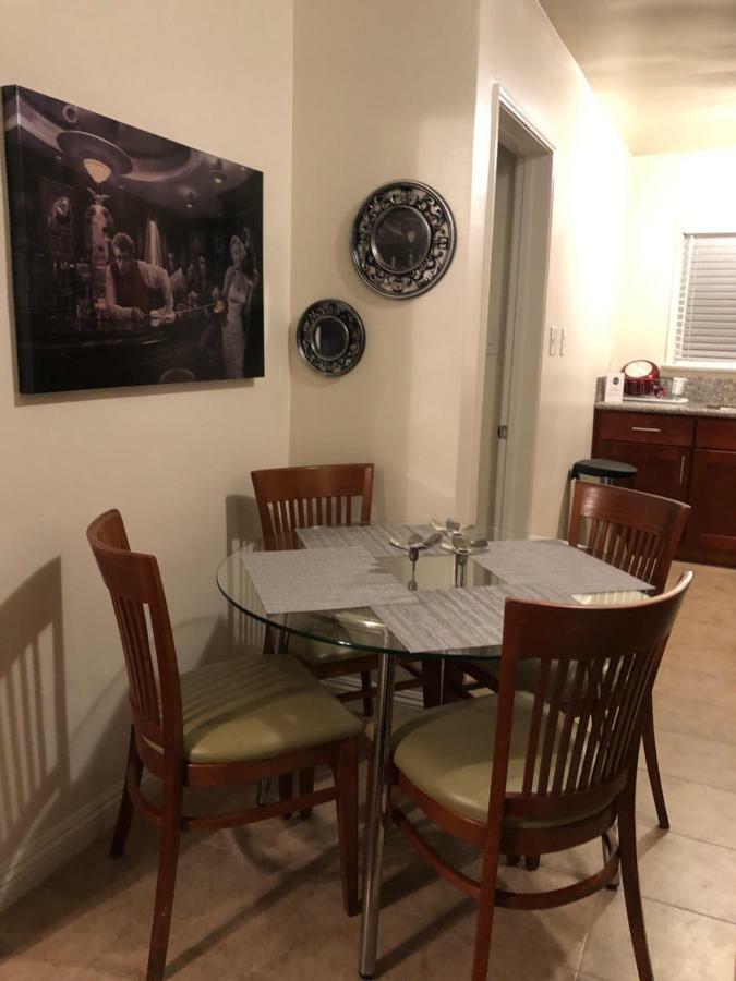 North Mansfield Ave Apartment