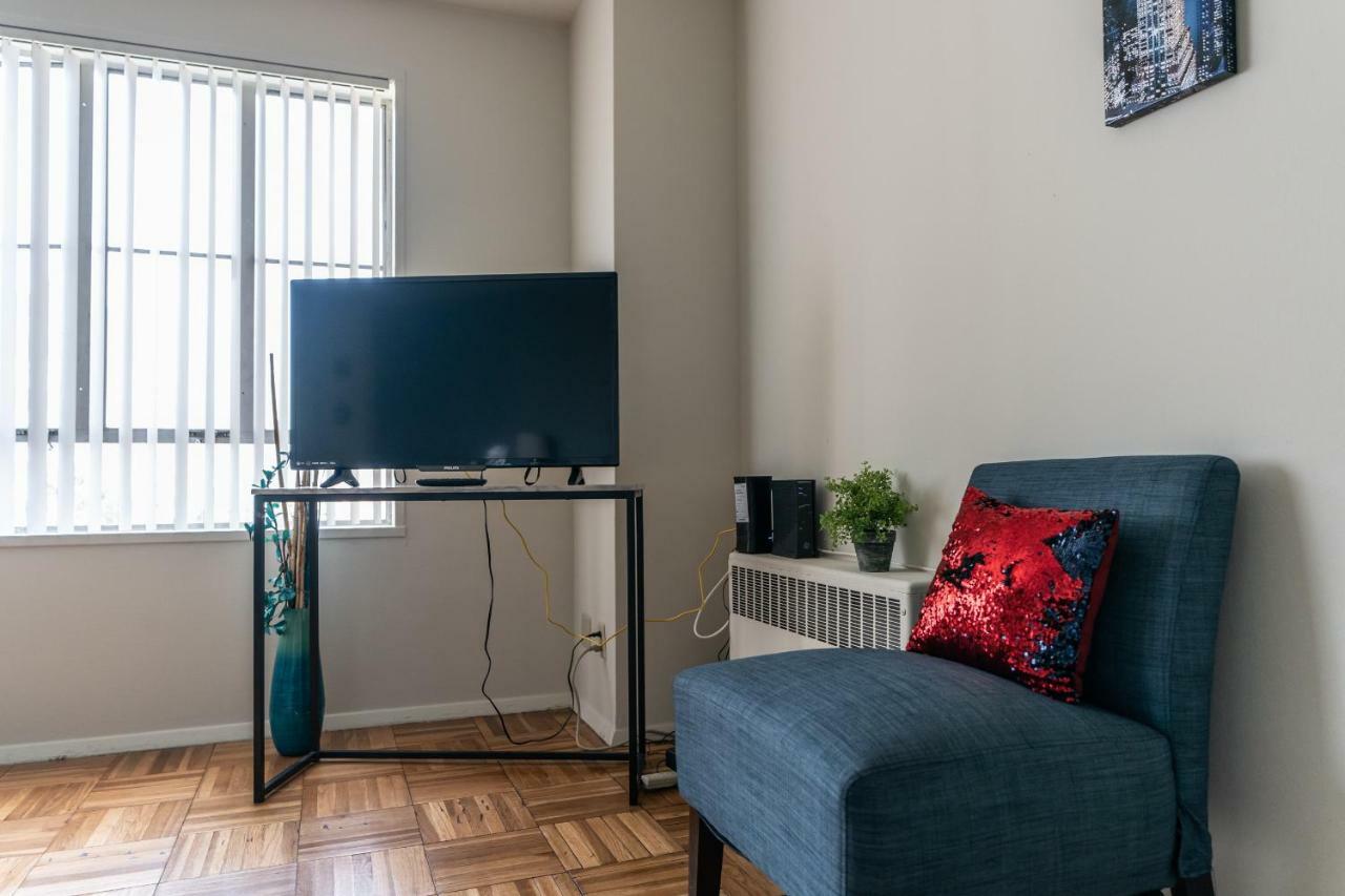 2 Bedroom With A View Near The Grove Apartment