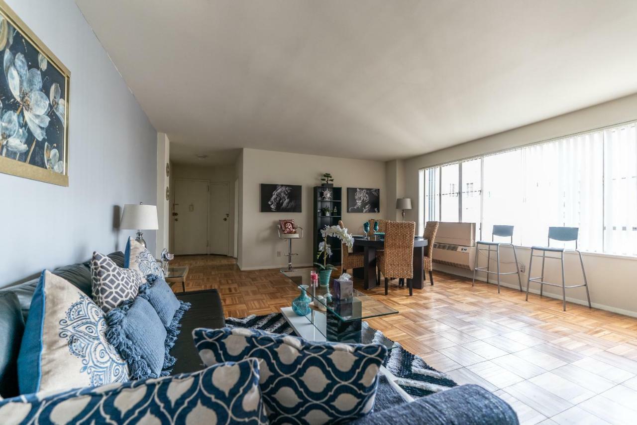 2 Bedroom With A View Near The Grove Apartment