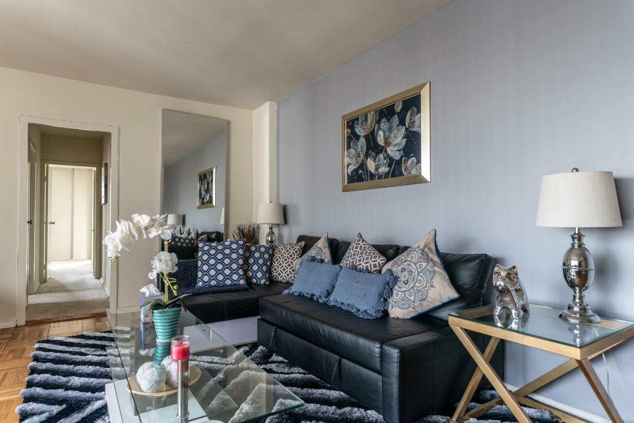 2 Bedroom With A View Near The Grove Apartment
