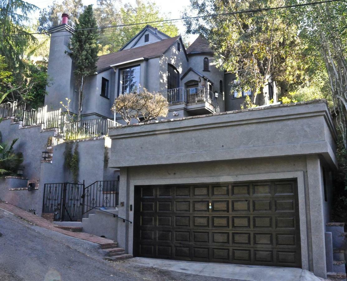 Famous Director's 1926 Dark Arts Castle Of Oddities Homestay