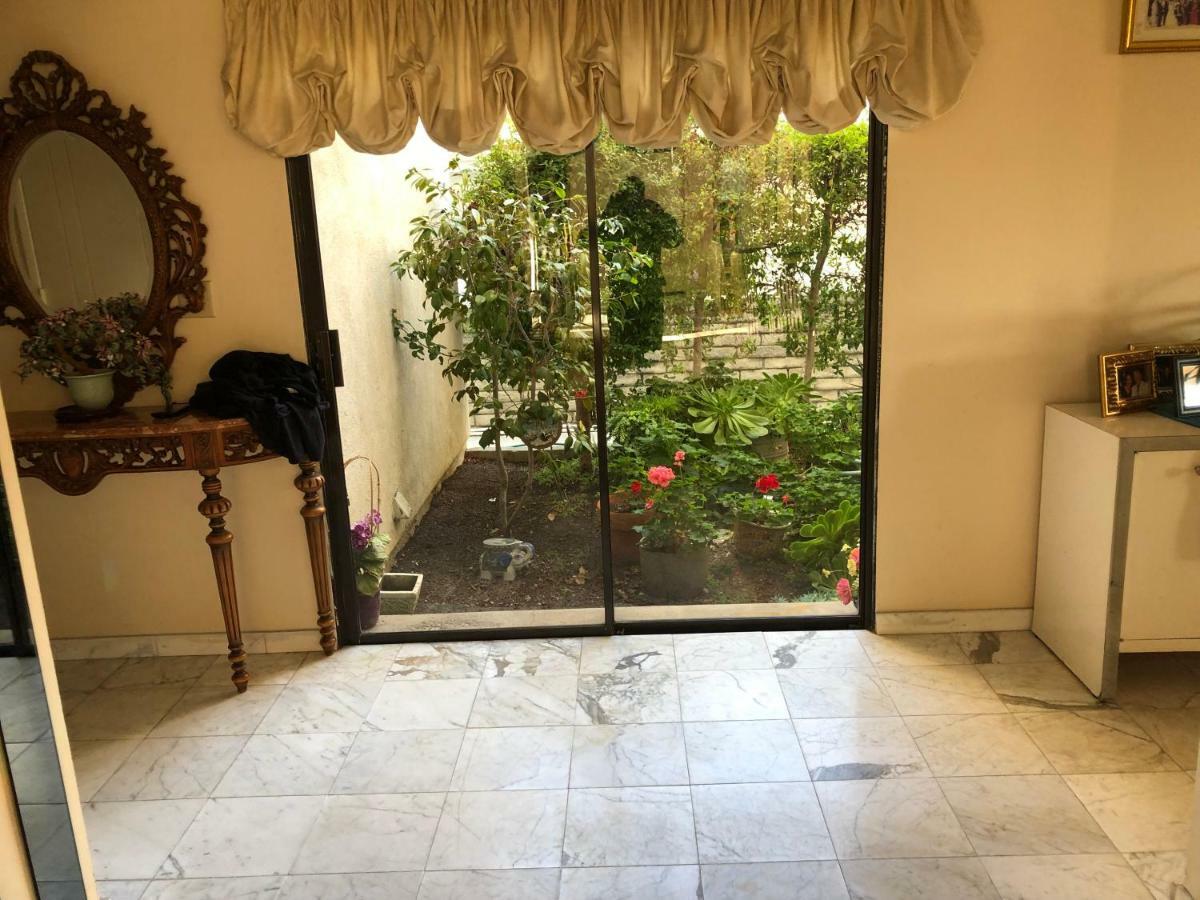 Hollywood Hills Private *