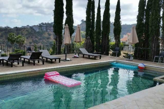 Hollywood Hills Private Hospedagem domiciliar *