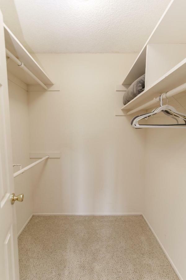 Venice Getaway - Steps To The Beach Apartment *