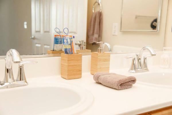 Lovely Venice Getaway - Two Bedroom Los Angeles