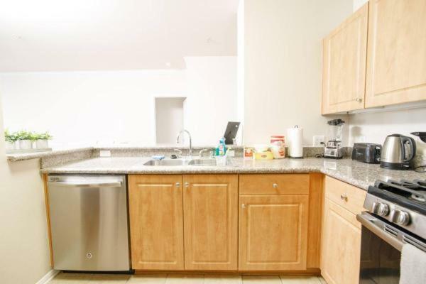 Lovely Venice Getaway - Two Bedroom Apartment *