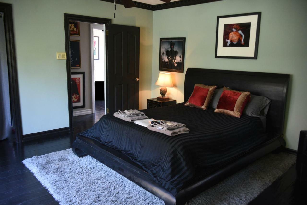 Homestay Famous Director's 1926 Dark Arts Castle Of Oddities Los Angeles