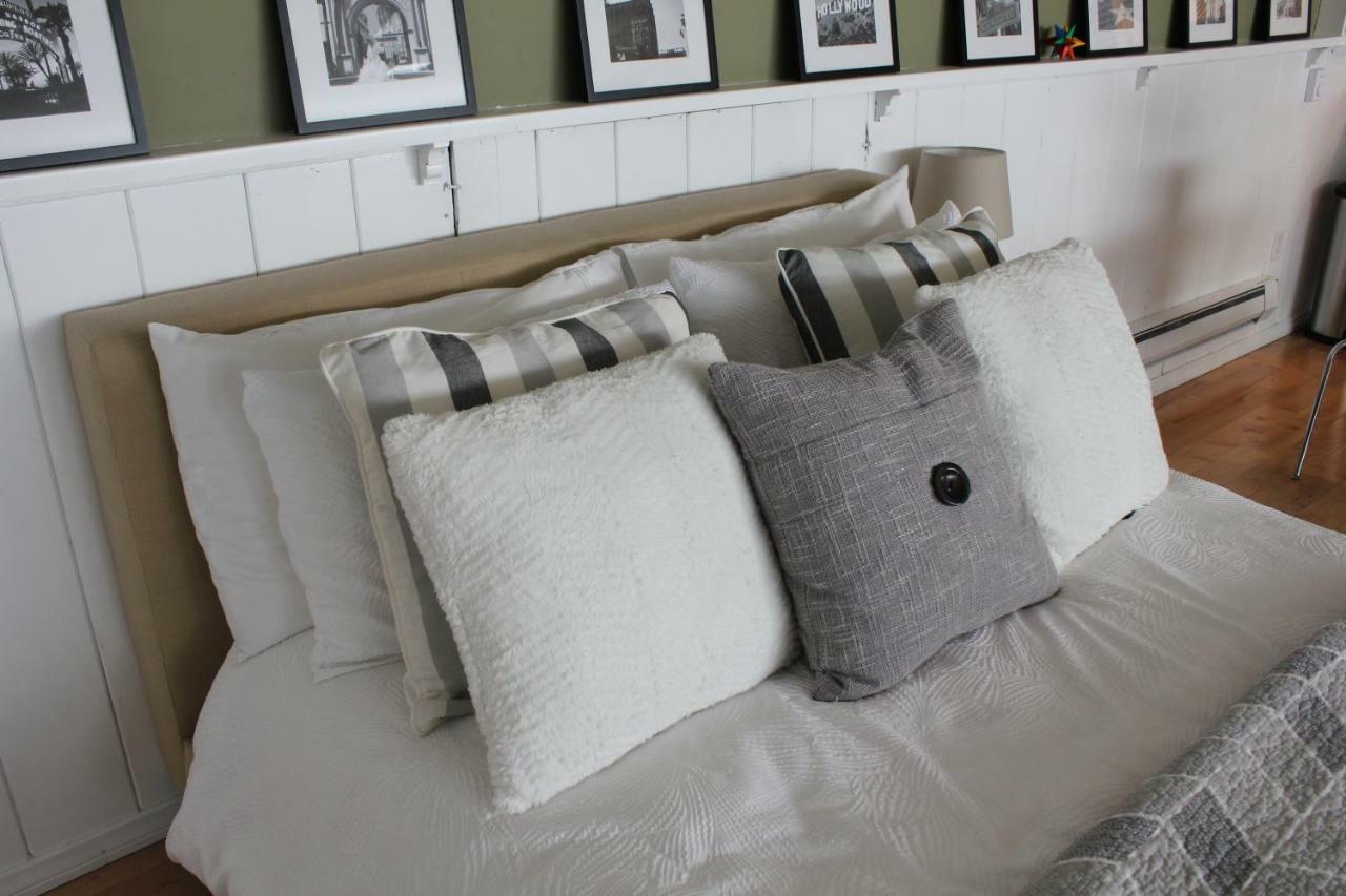 Private Guest In West Angeles Apartment