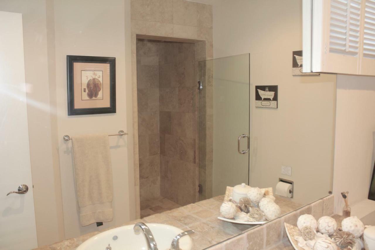 Private Guest In West Angeles *