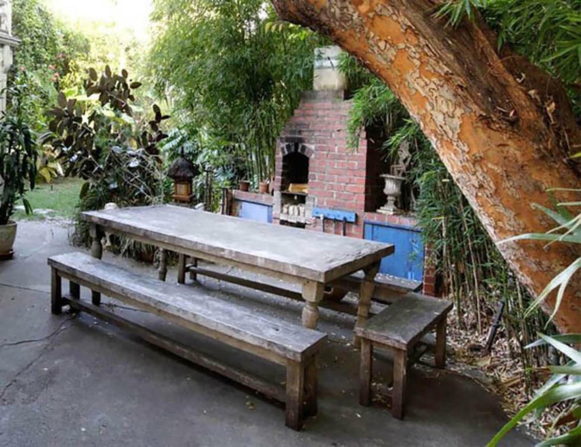 Tropical Bohemian One Bedroom In The Hollywood Hills Apartment *