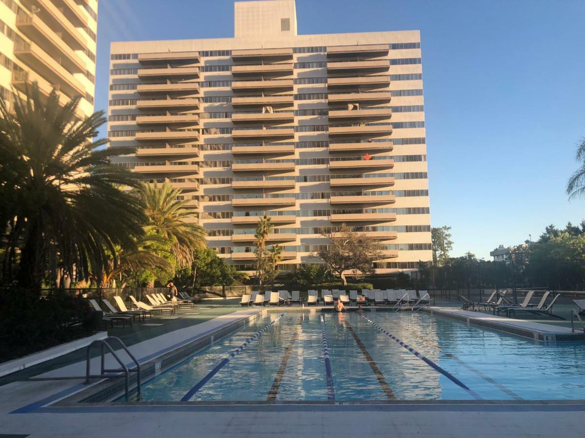 Barrington Plaza Los Angeles