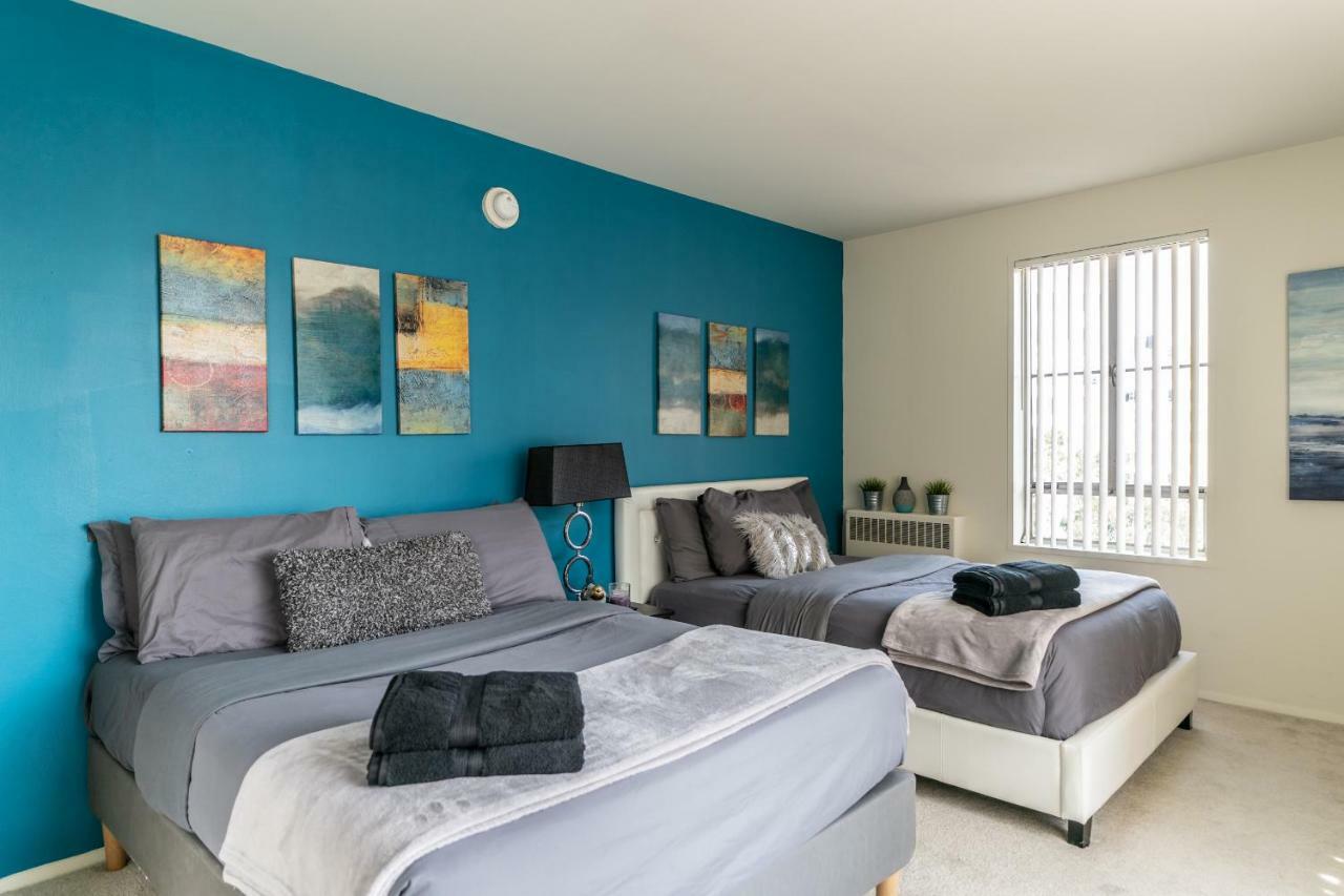 2 Bedroom With A View Near The Grove Apartment *