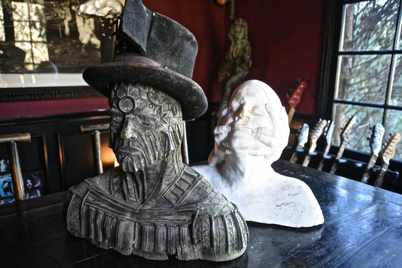 Famous Director's 1926 Dark Arts Castle Of Oddities Homestay Los Angeles