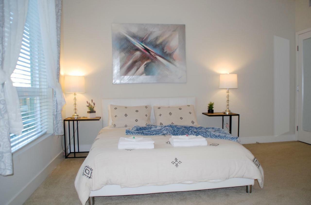 Luxury Style 1br + Parking, Pool, Gym Los Angeles