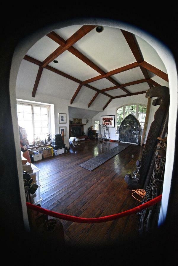Homestay Famous Director's 1926 Dark Arts Castle Of Oddities Los Angeles