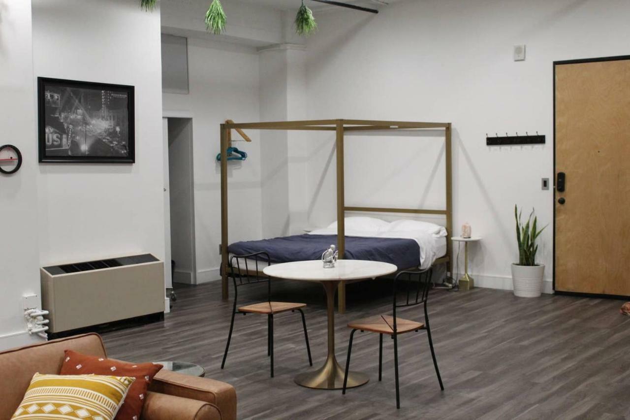 Monkey Loft, Downtown Apartment *
