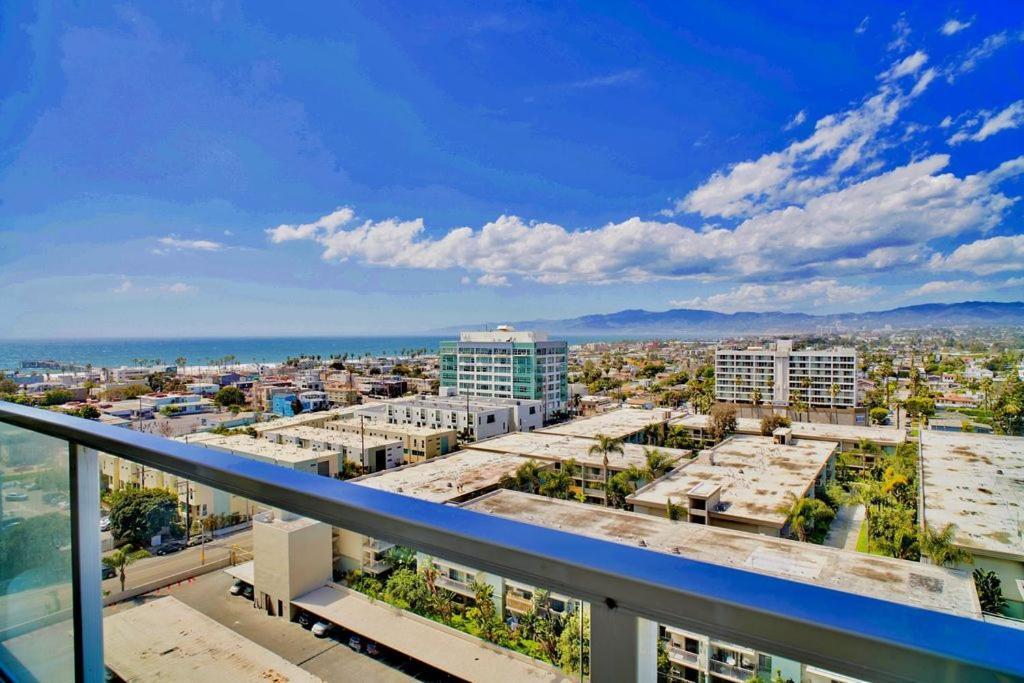 Penthouse Oasis With Panoramic Ocean View Venice & Marina Apartment *