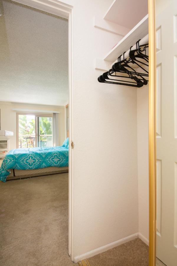 Lovely With Balcony, By The Venice Beach Los Angeles