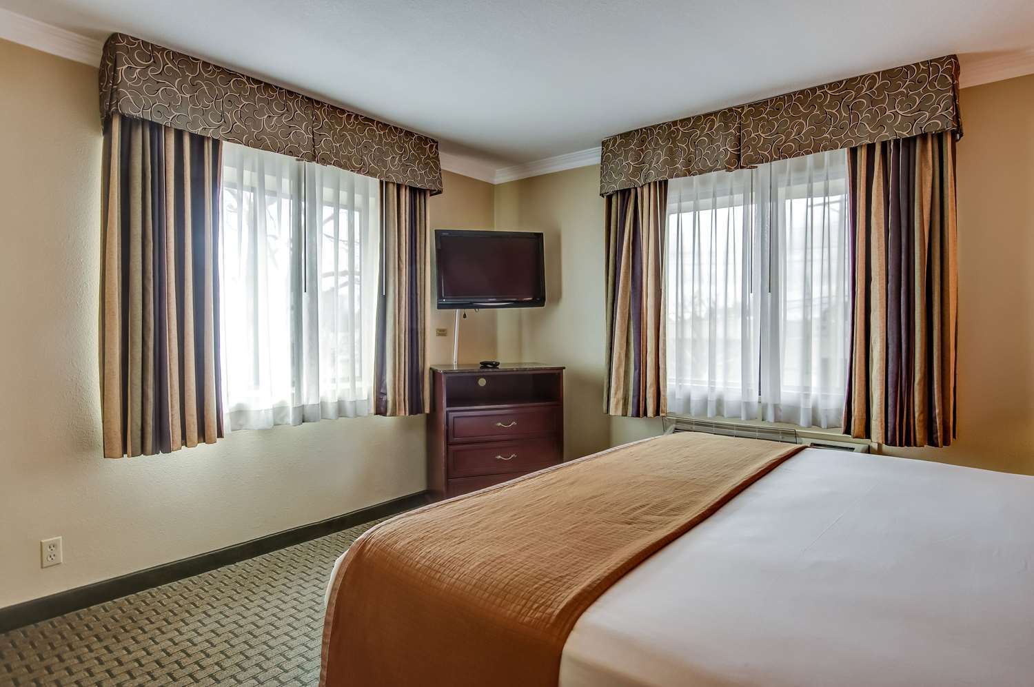 Howard Johnson By Wyndham Reseda & Hotel Los Angeles