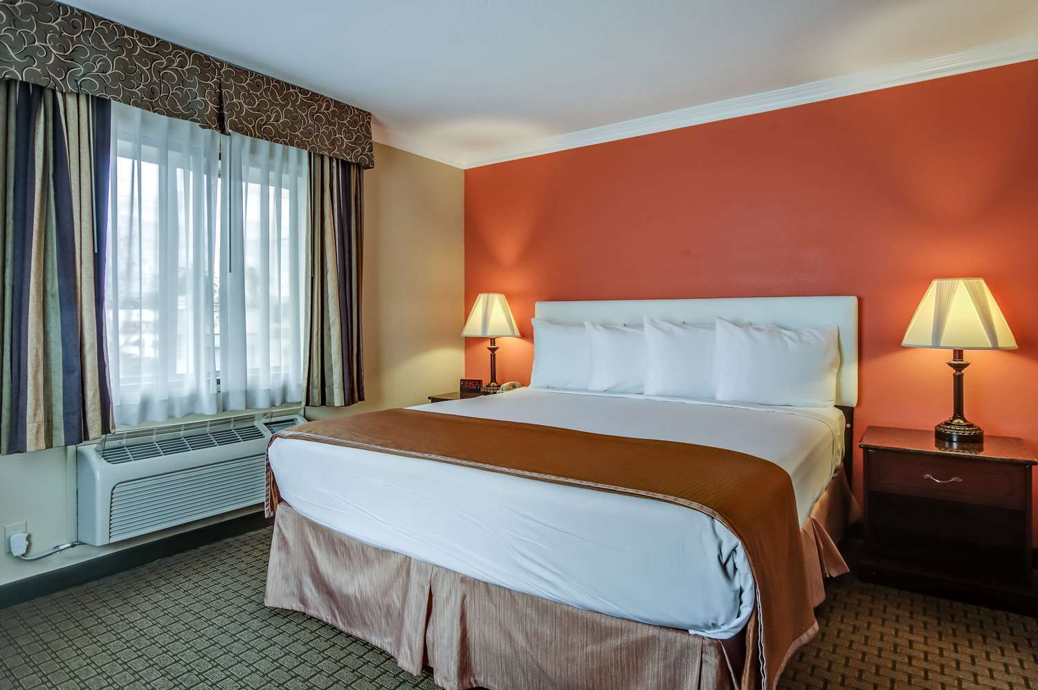 Howard Johnson By Wyndham Reseda & 3*
