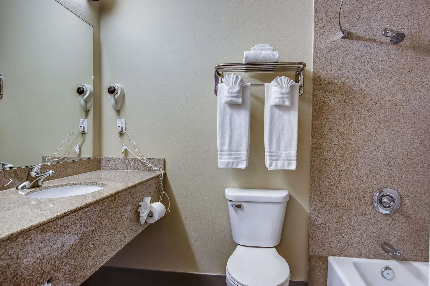Hotel Howard Johnson By Wyndham Reseda &