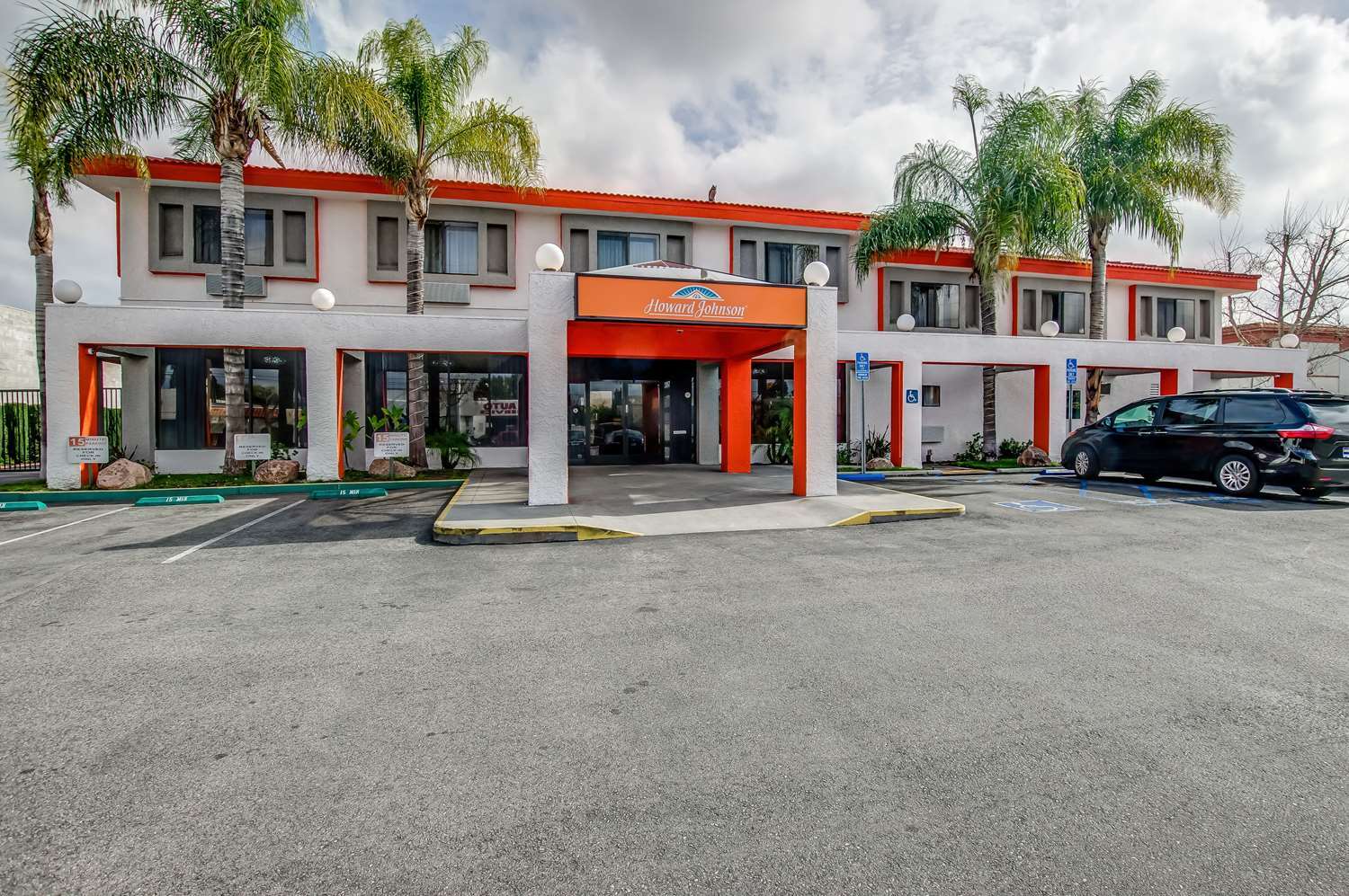 Howard Johnson By Wyndham Reseda & 3* Los Angeles