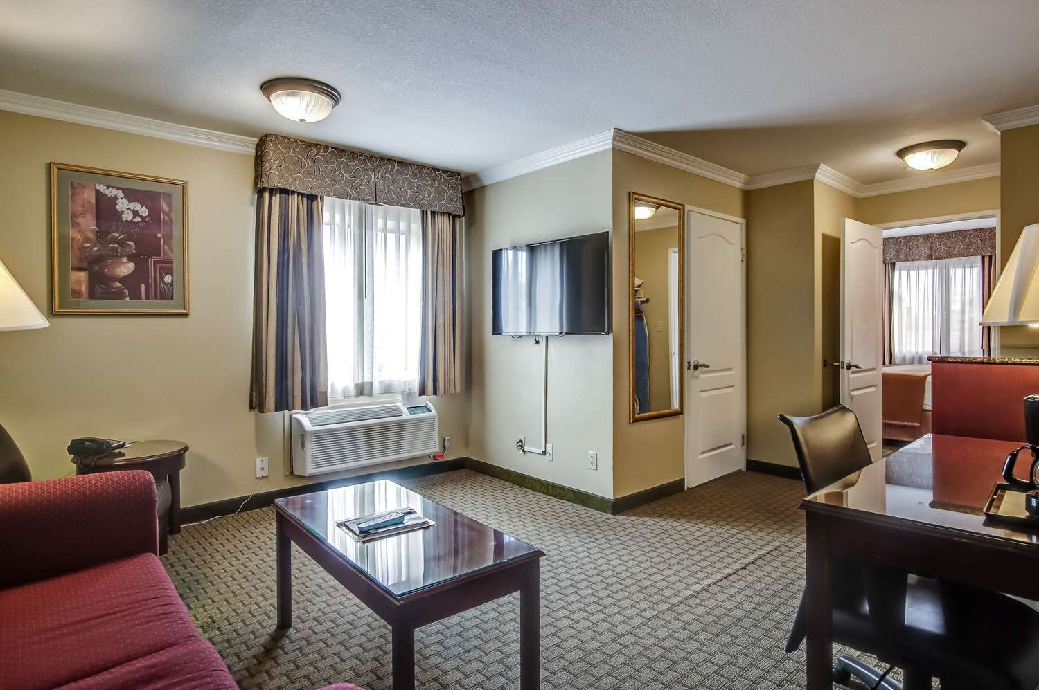 Hotel Howard Johnson By Wyndham Reseda & 3*