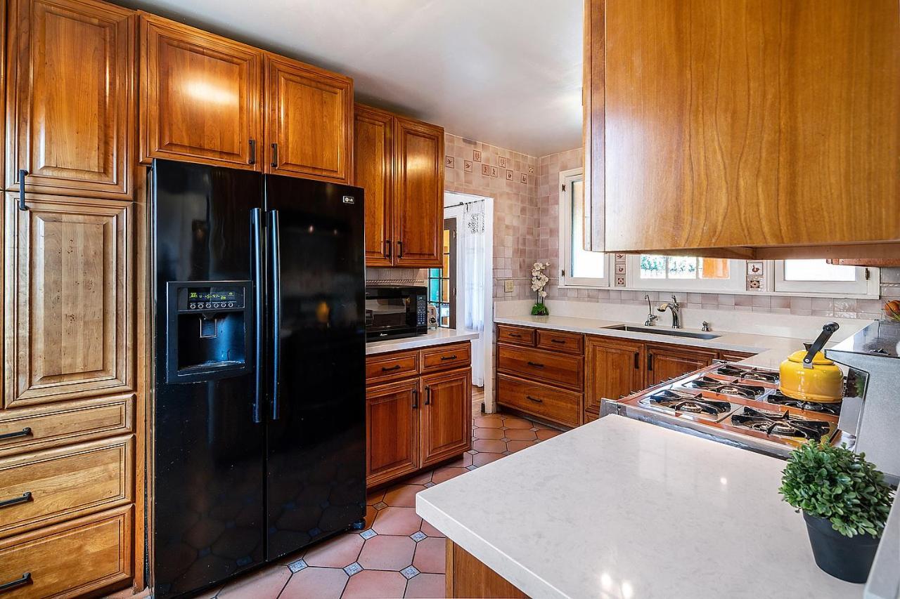 Prime Location Three Bedroom Beautiful Villa Los Angeles