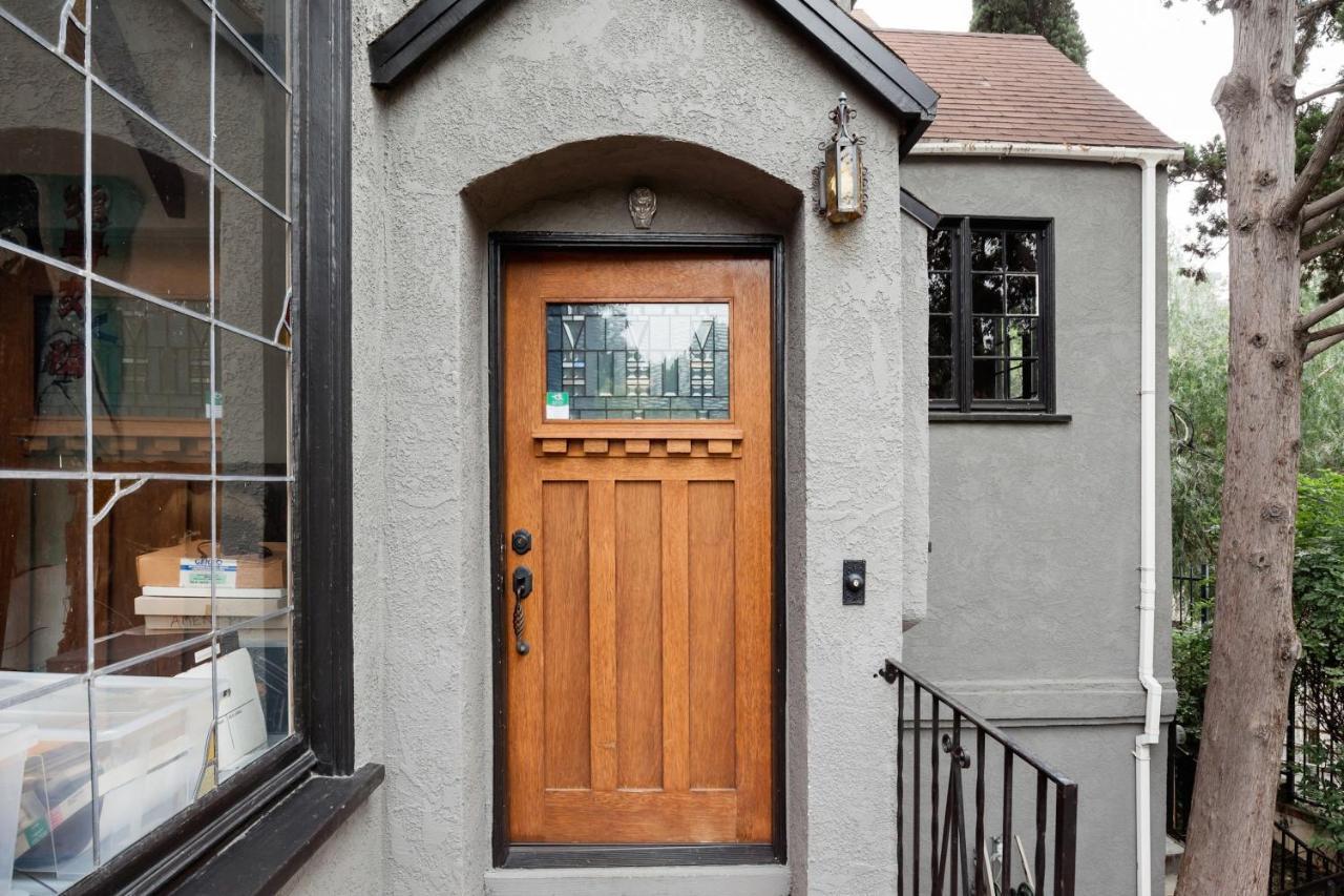 Homestay Famous Director's 1926 Dark Arts Castle Of Oddities