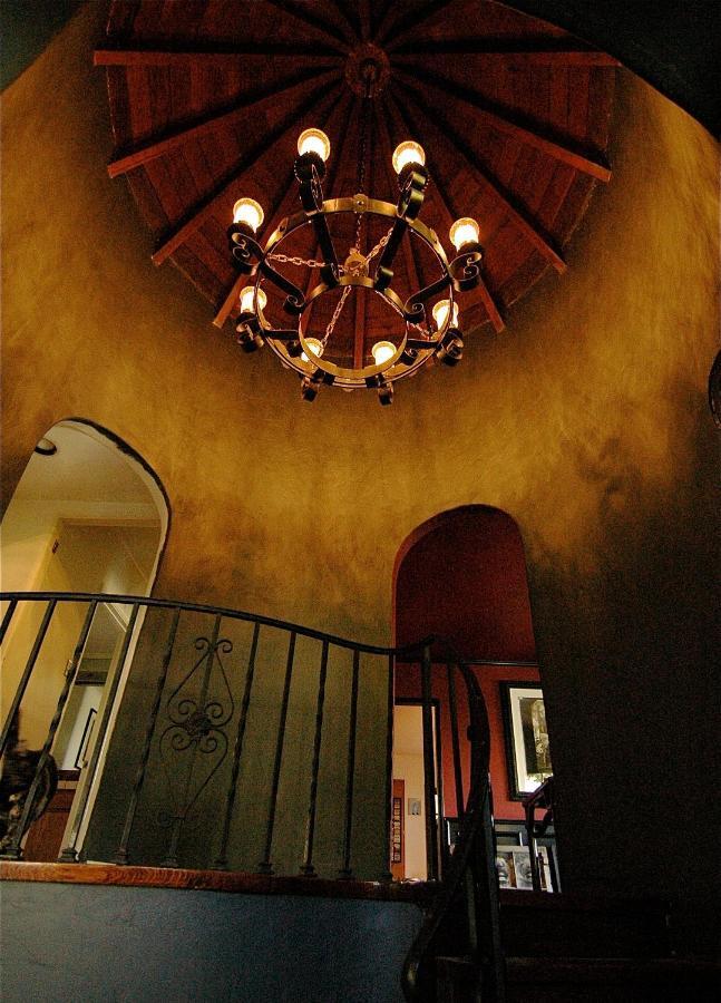 Homestay Famous Director's 1926 Dark Arts Castle Of Oddities *