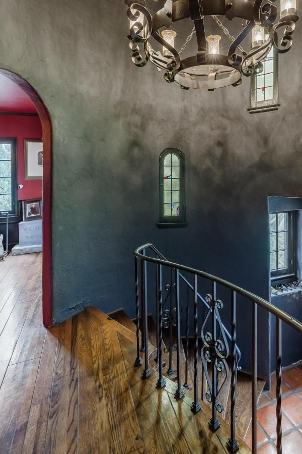 Homestay Famous Director's 1926 Dark Arts Castle Of Oddities *