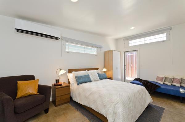Venice One Bedroom Artist Apartment *