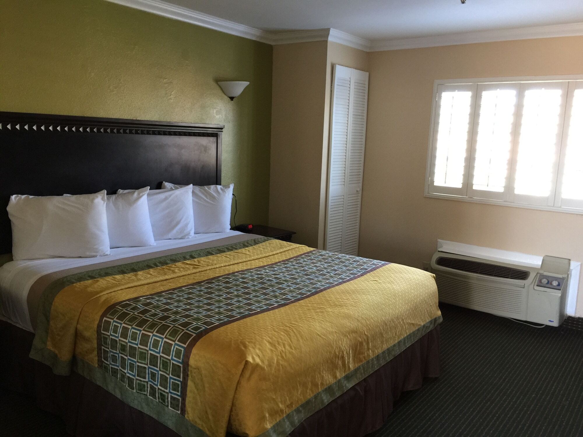 Travelodge By Wyndham Chatsworth Los Angeles