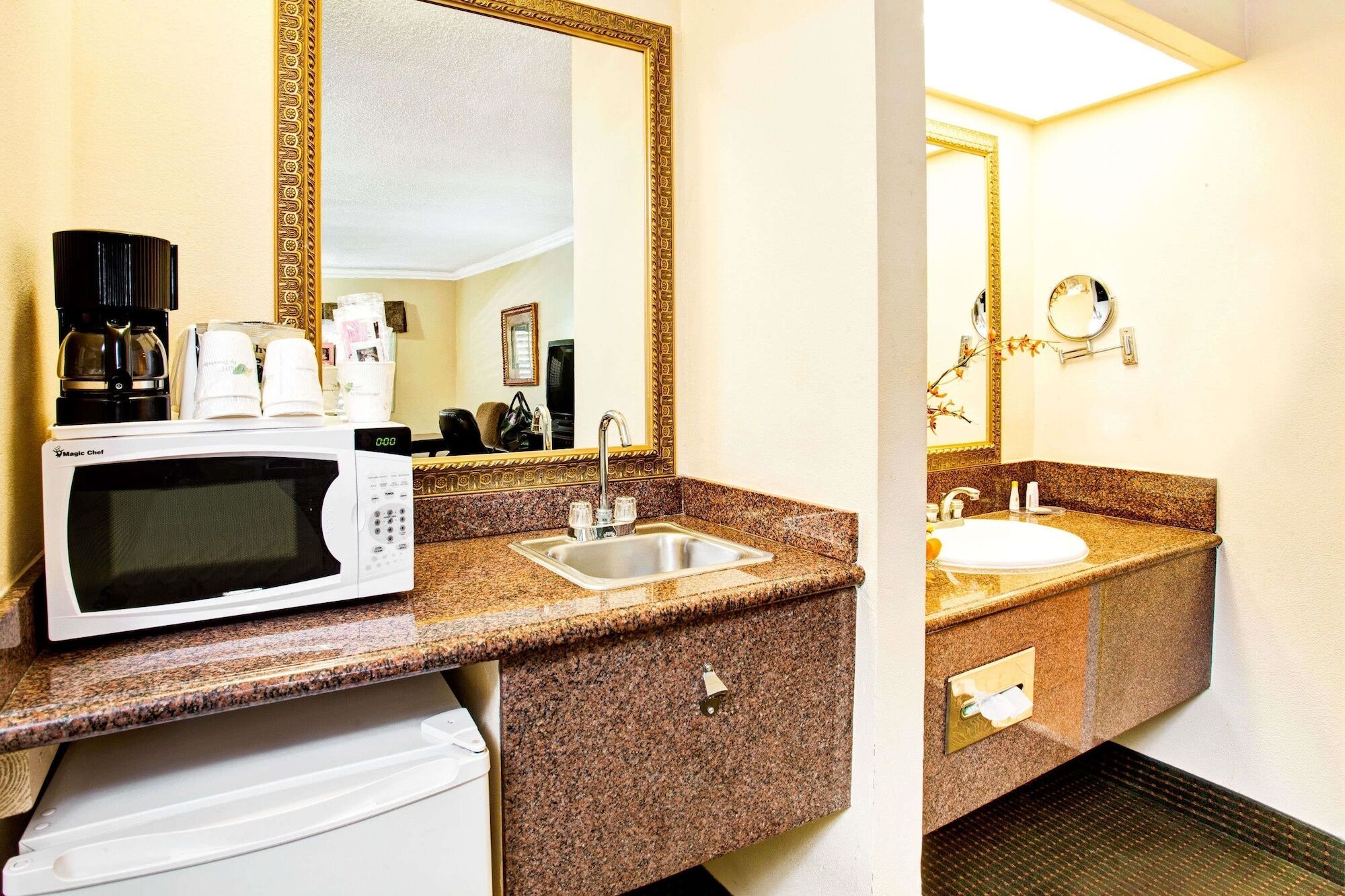 Travelodge By Wyndham Chatsworth Los Angeles