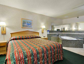 Ramada By Wyndham Culver City 3*