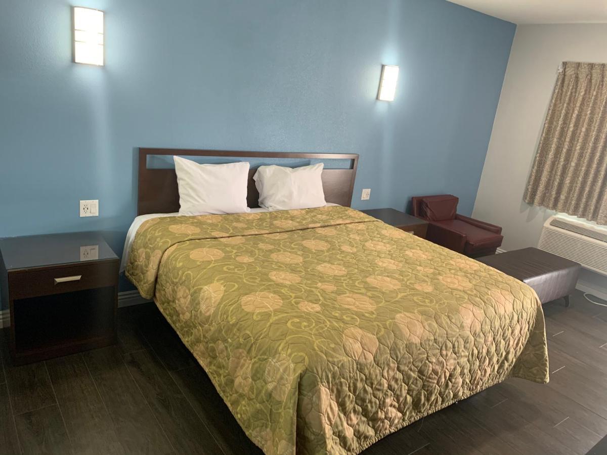Crescent Motel 2*