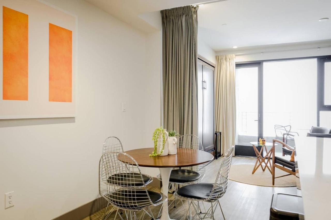 2-story Penthouse & Private Deck Holiday home