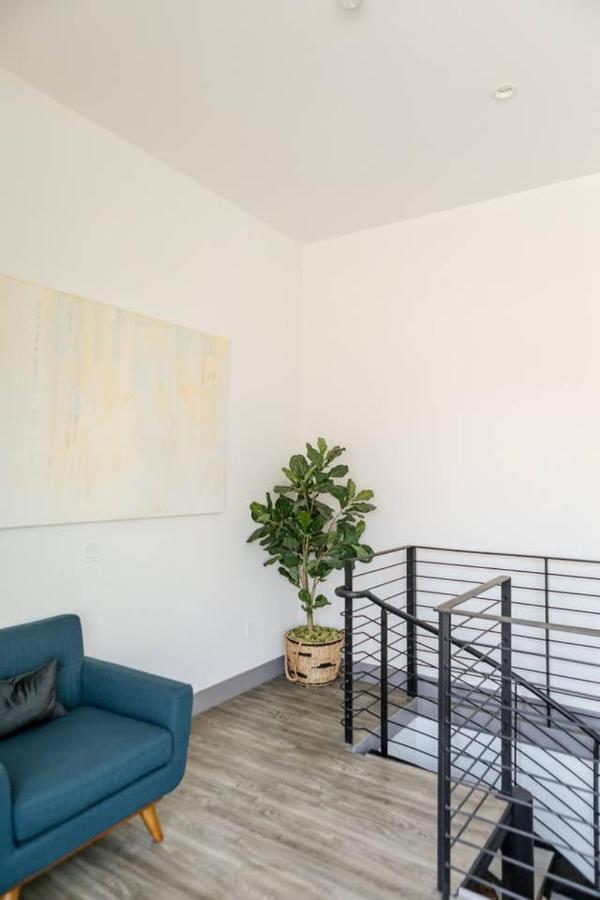 2-story Penthouse & Private Deck Los Angeles