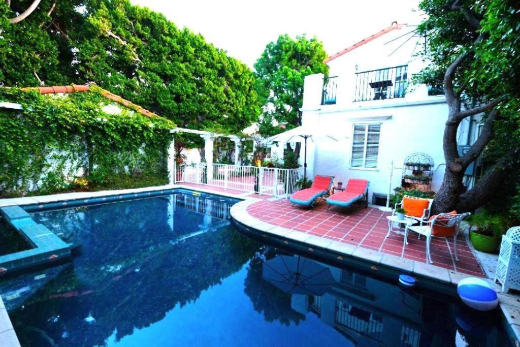 Beverly Hills Celebrity *