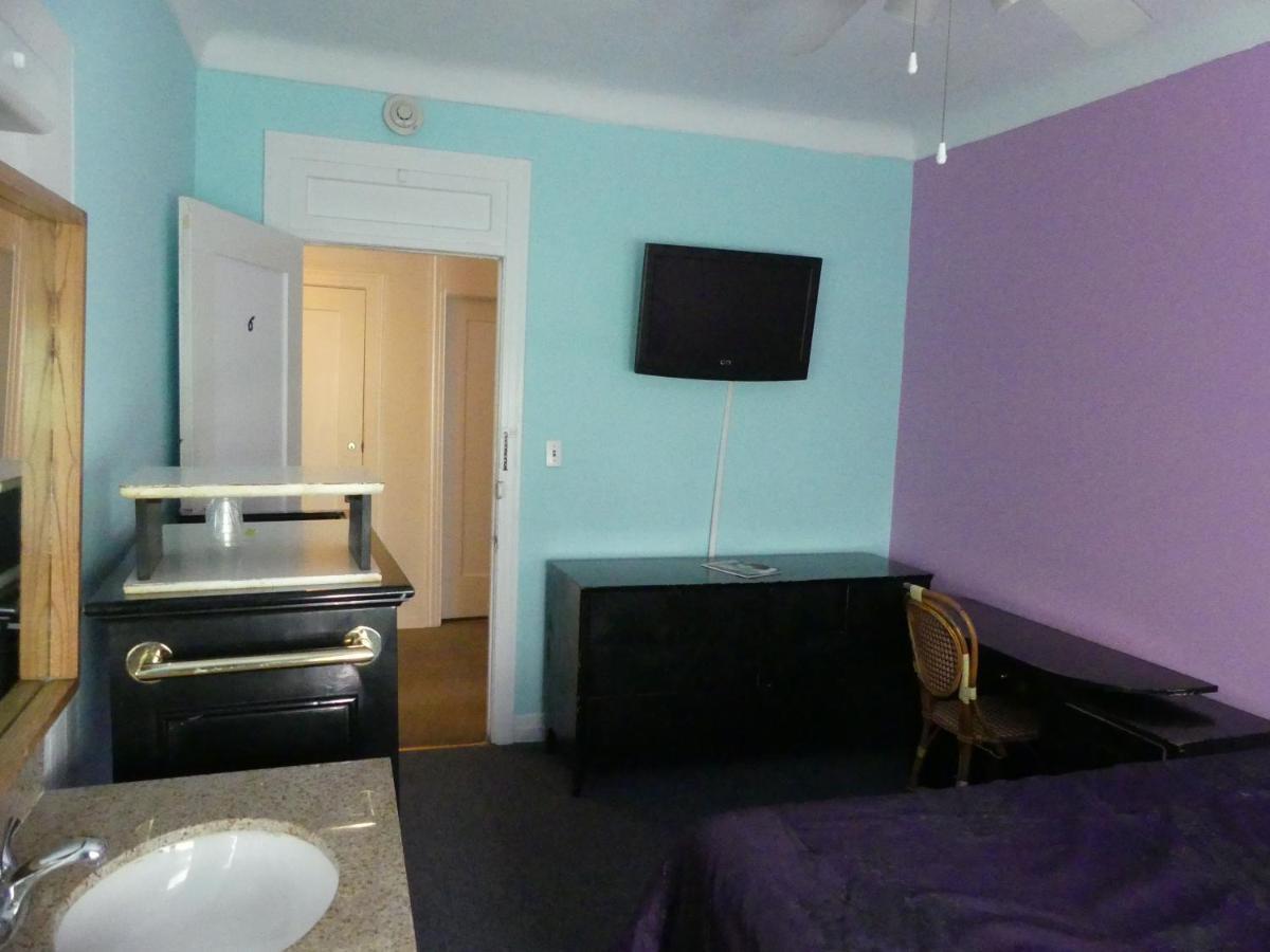 Del Flores Hotel 2*