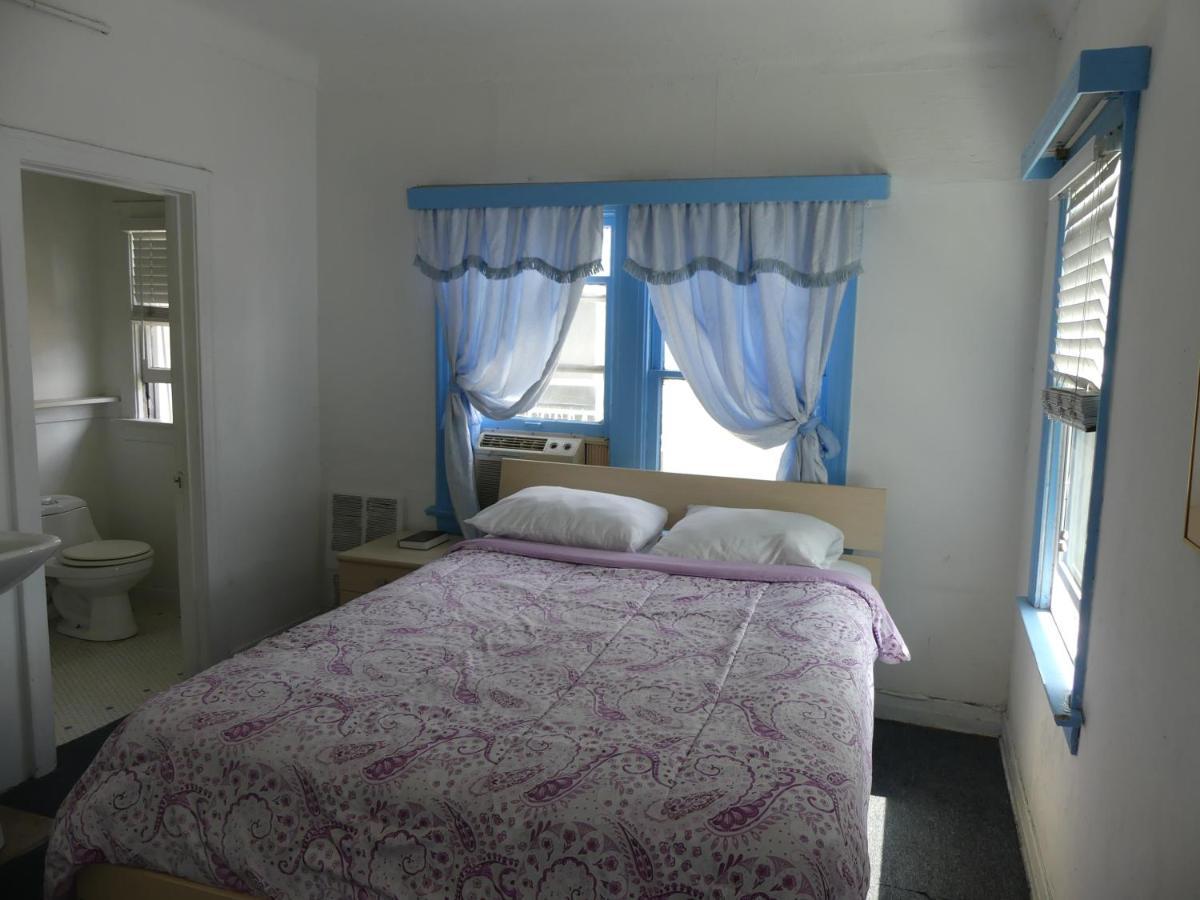 Del Flores Hotel 2*