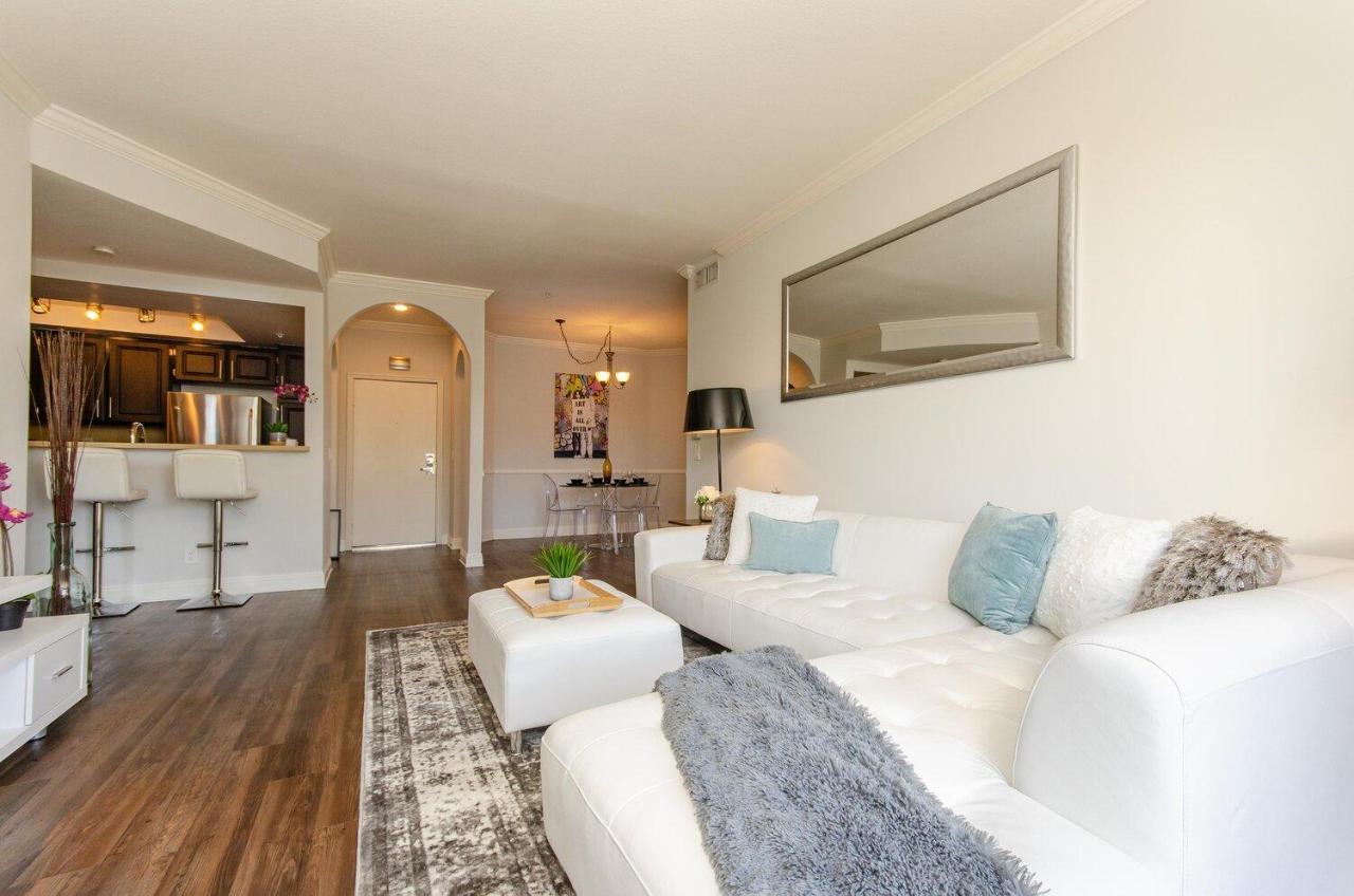 Apartment Beverly Hills Adjacent 2-bedroom Penthouse