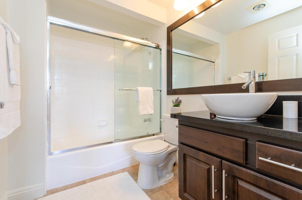 Beverly Hills Adjacent 2-bedroom Penthouse